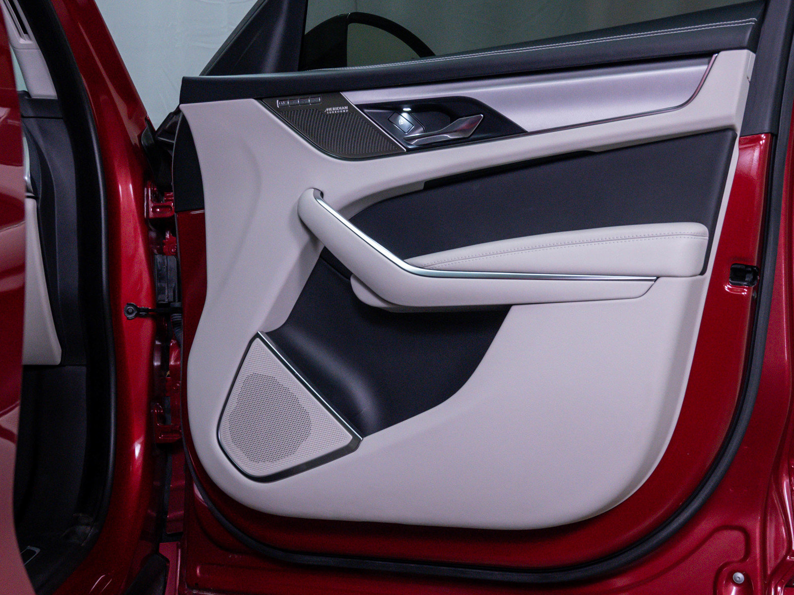 Used 2021 Jaguar F-PACE R-Dynamic S image 10