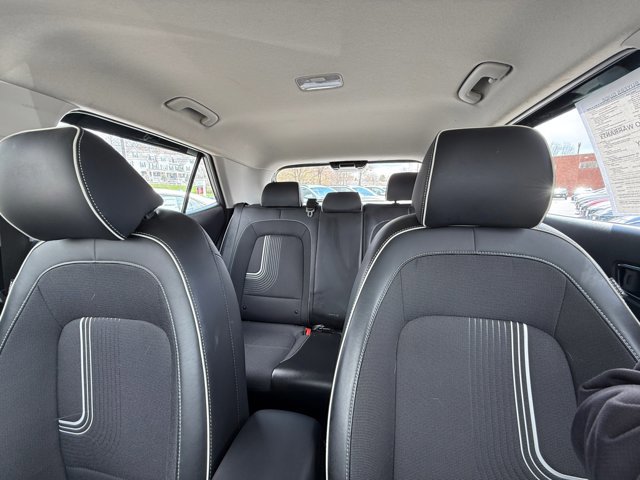 Used 2023 Hyundai Venue Limited w/ Cargo Package image 29