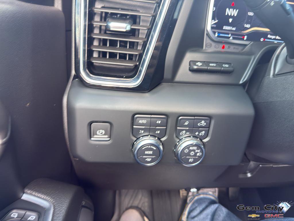 Used 2024 GMC Sierra 3500 Denali w/ Denali Reserve Package AWD/4WD image 27