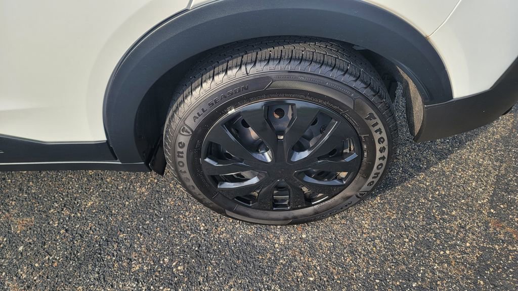 Used 2020 Nissan Kicks S image 8