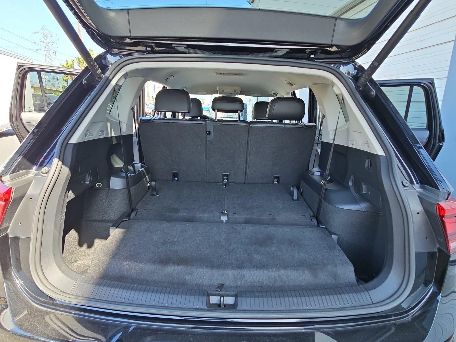 Certified 2024 Volkswagen Tiguan SE FWD image 14