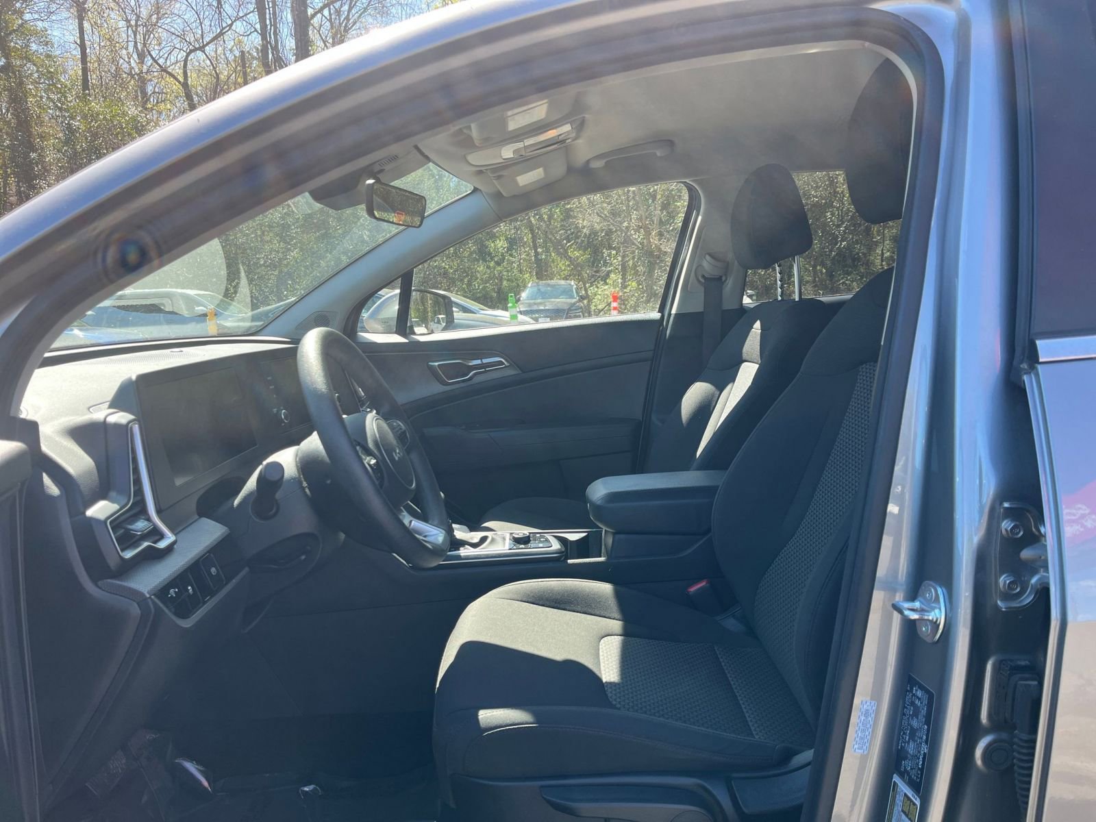 Used 2025 Kia Sportage LX image 25