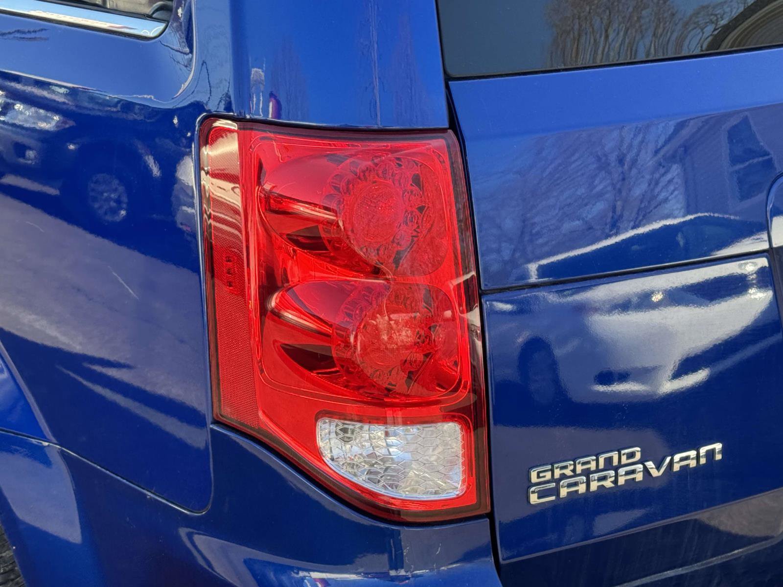 Used 2019 Dodge Grand Caravan SXT image 8