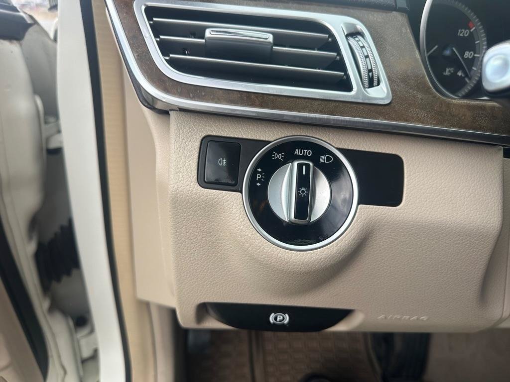 Used 2016 Mercedes-Benz E 350 Sedan w/ Premium Package image 18