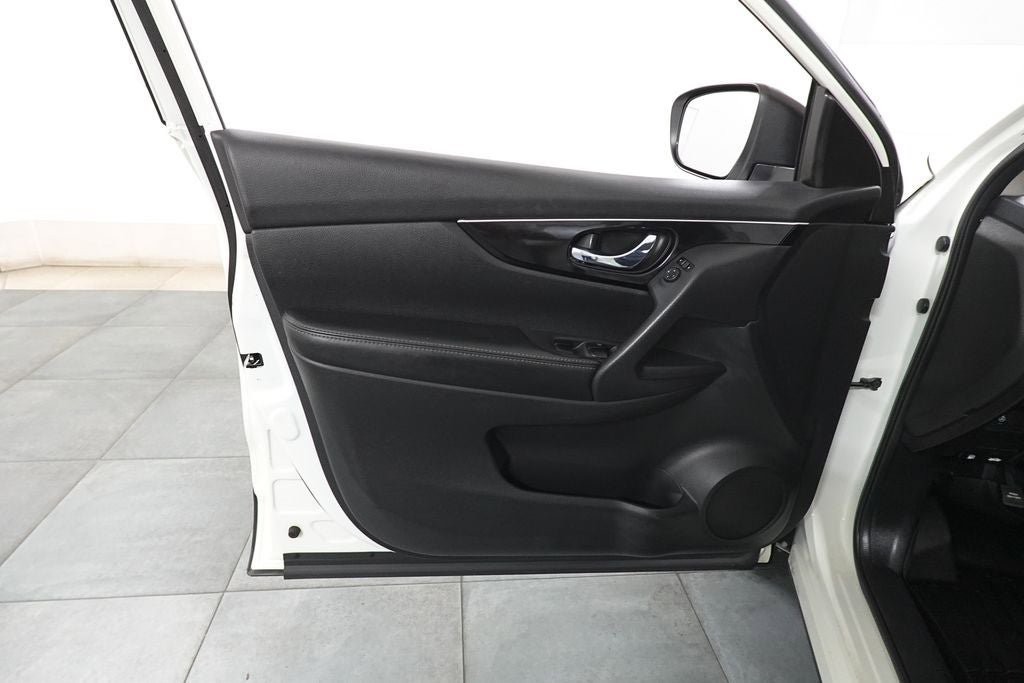 Used 2017 Nissan Rogue Sport SL FWD image 20