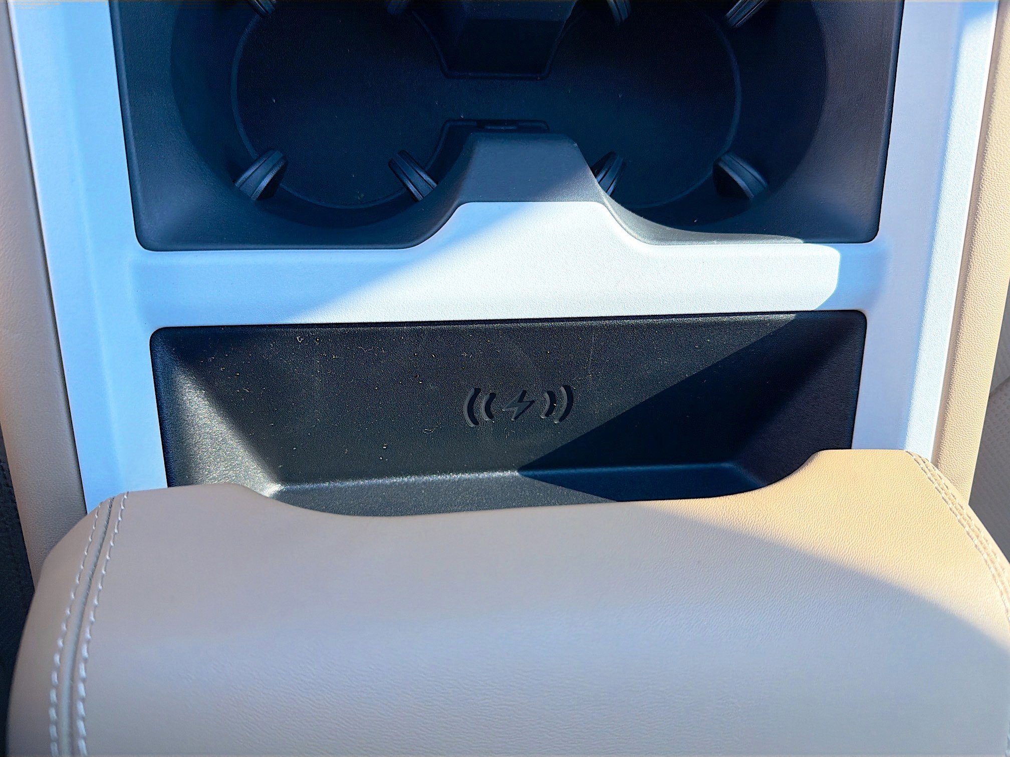 New 2026 Land Rover Defender 110 X-Dynamic SE image 30