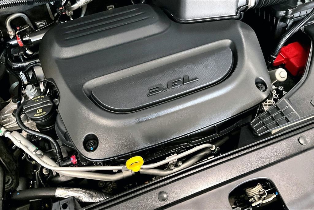 Used 2024 Chrysler Pacifica Touring-L FWD image 32