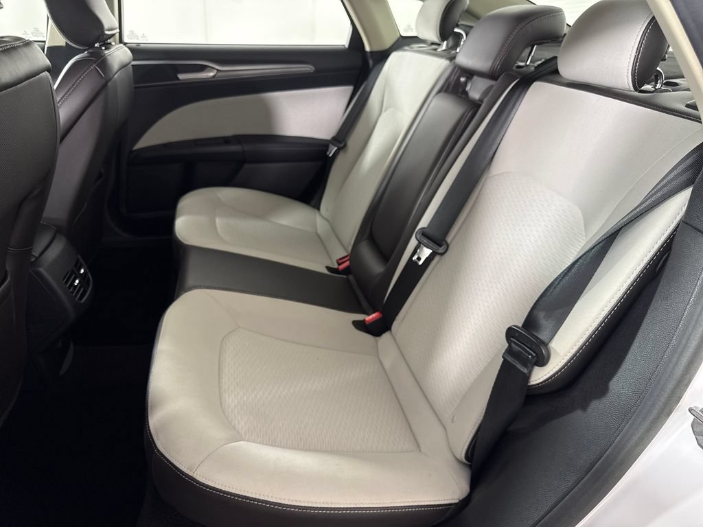 Used 2019 Ford Fusion SE w/ Equipment Group 151A FWD image 12