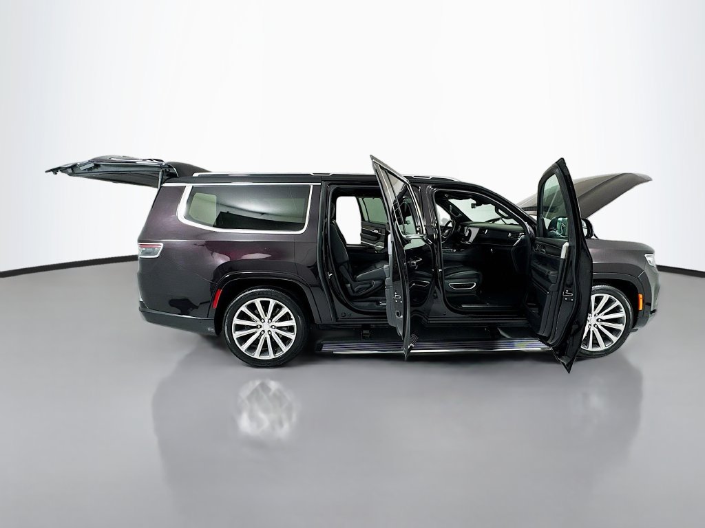 Used 2023 Jeep Grand Wagoneer L Series II AWD/4WD image 30