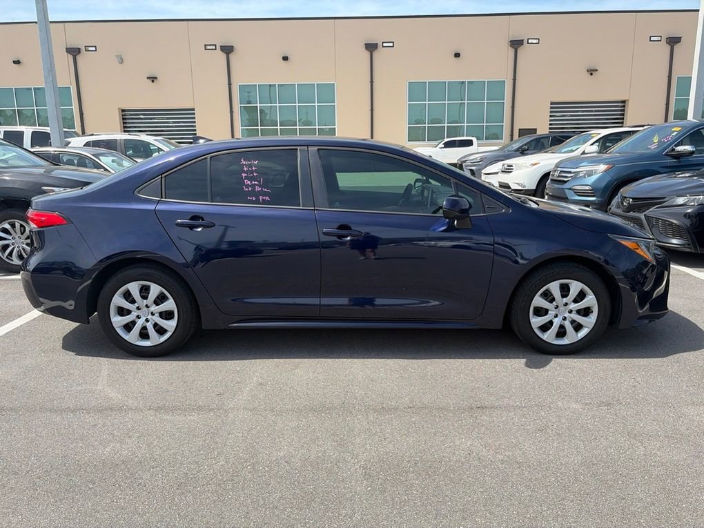 Used 2020 Toyota Corolla LE FWD image 2