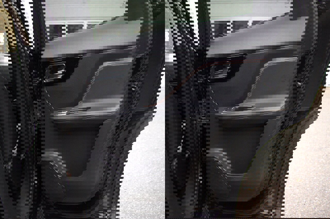 Used 2020 Jaguar F-PACE Prestige image 15