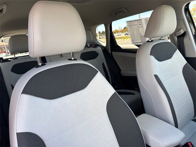 Used 2025 Volkswagen Taos SE image 15