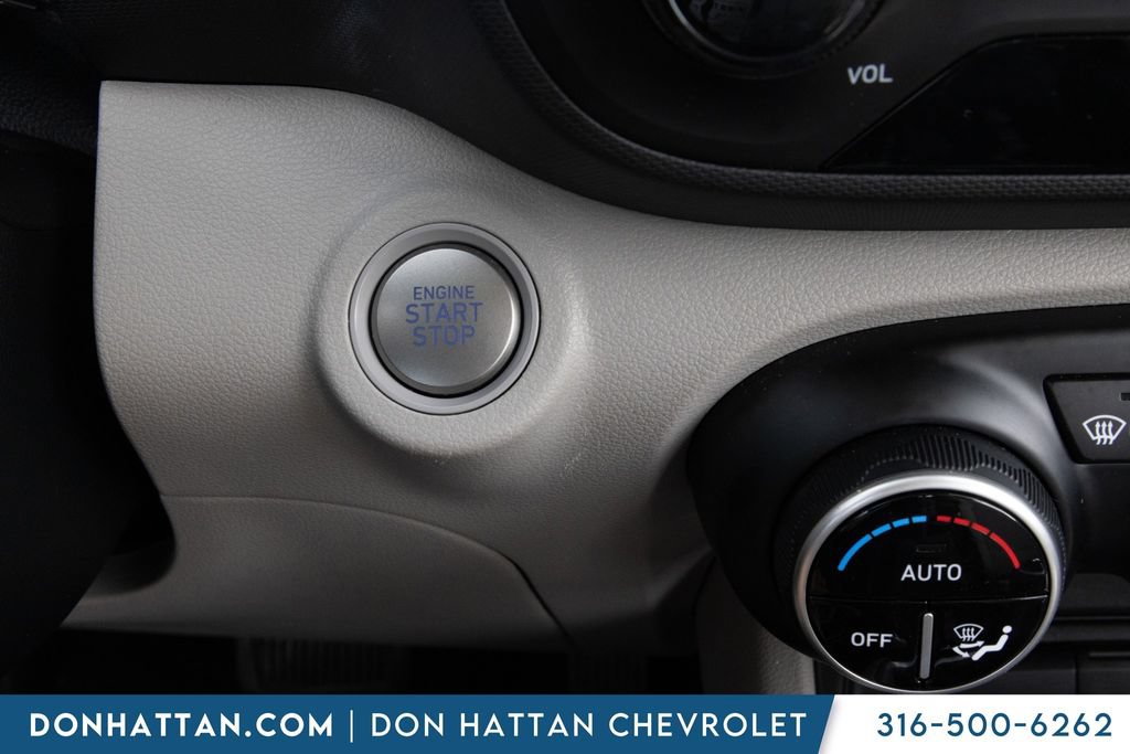 Used 2025 Hyundai Venue SEL FWD image 11