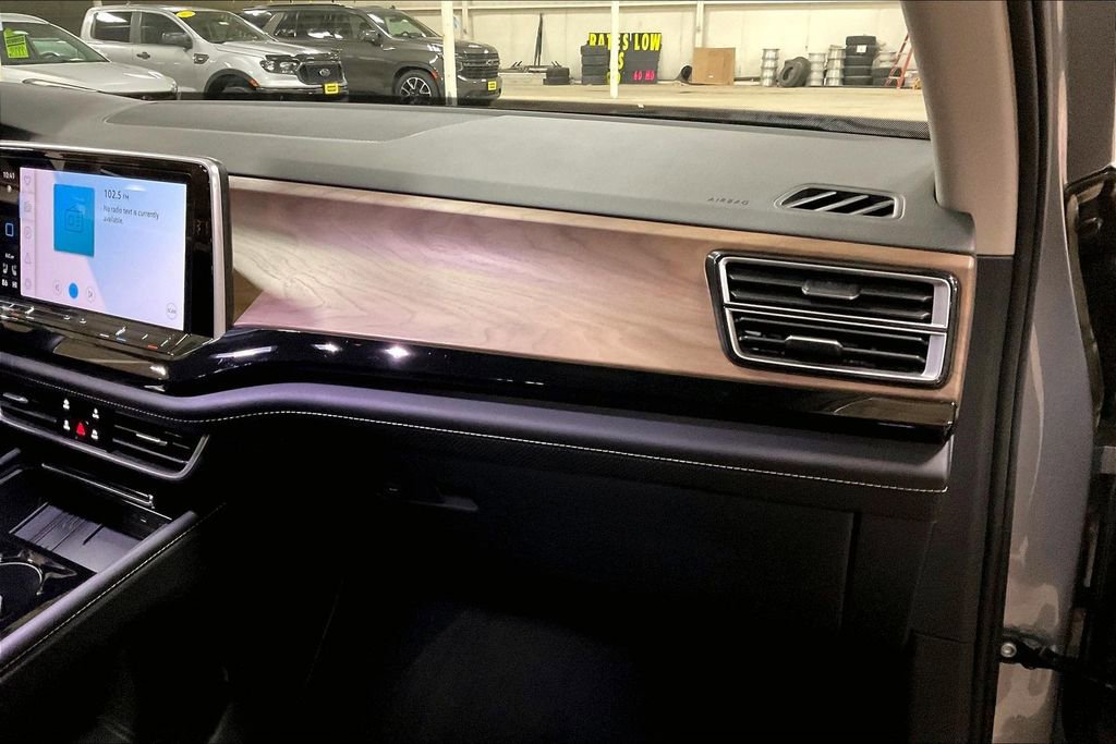 Used 2025 Volkswagen Atlas SE image 15