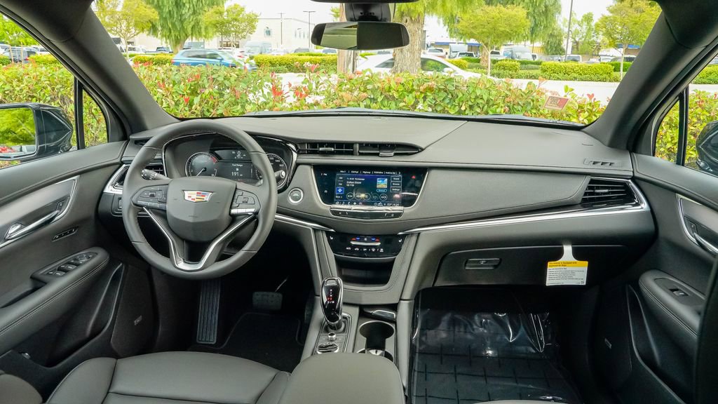 Certified 2025 Cadillac XT6 Luxury image 19