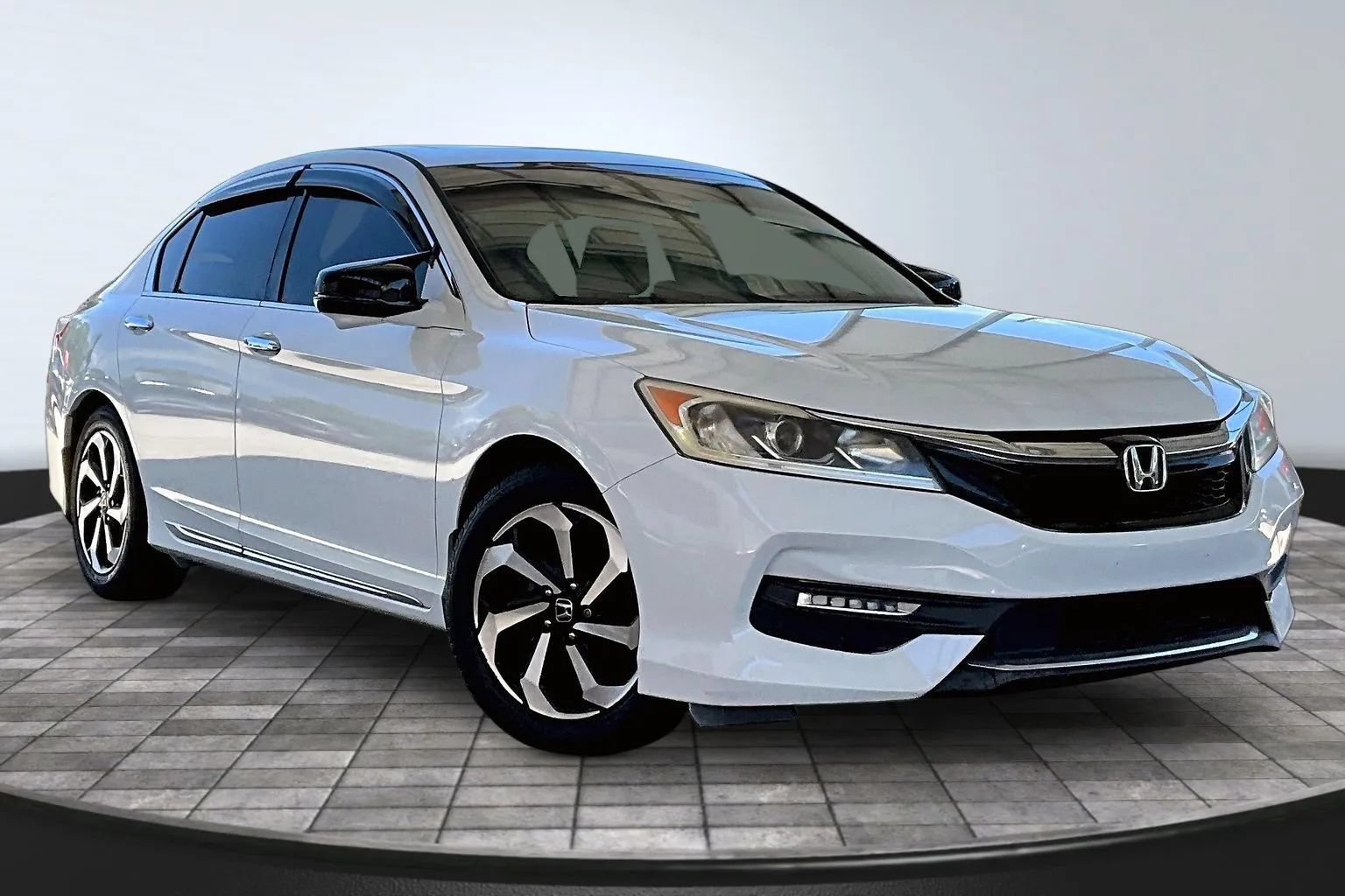 Used 2016 Honda Accord EX-L image 3