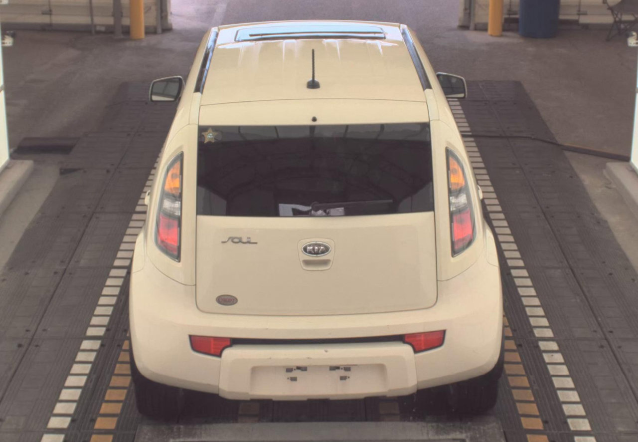 Used 2011 Kia Soul ! image 3