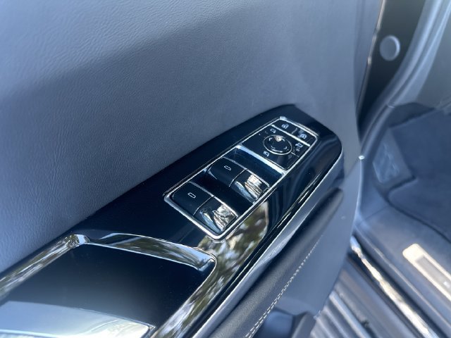 Certified 2025 Cadillac Escalade ESV Sport AWD/4WD image 11