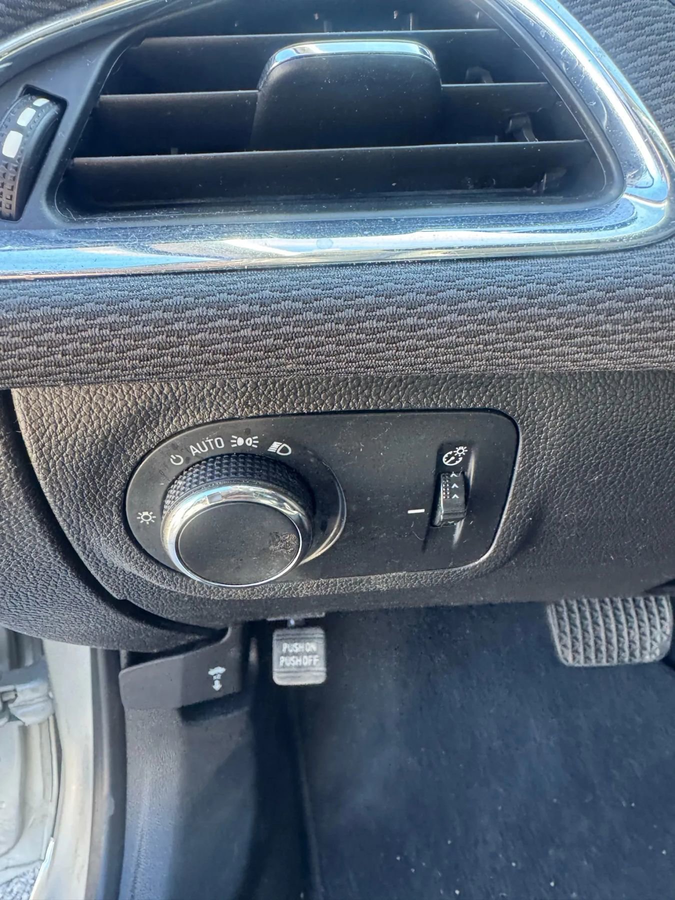 Used 2018 Chevrolet Cruze LS FWD image 11