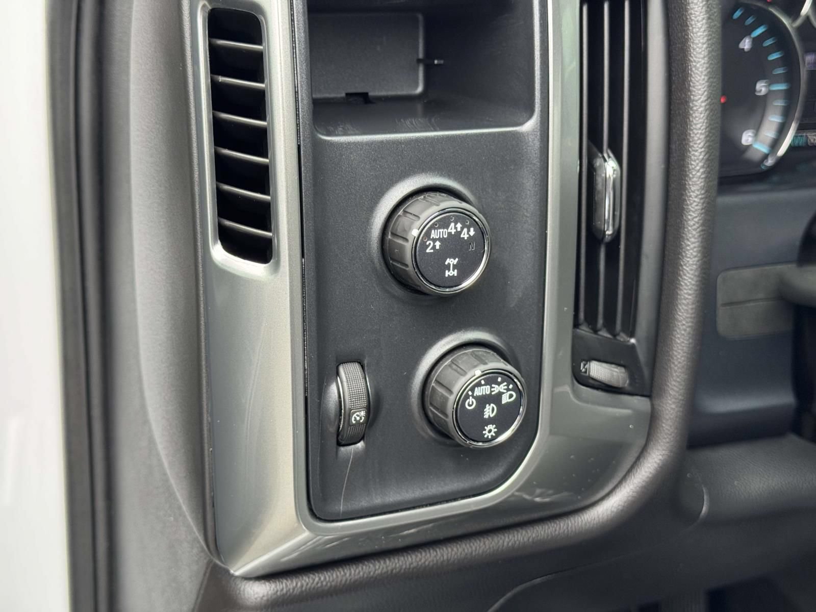Used 2018 Chevrolet Silverado 1500 LT w/ All Star Edition AWD/4WD image 15
