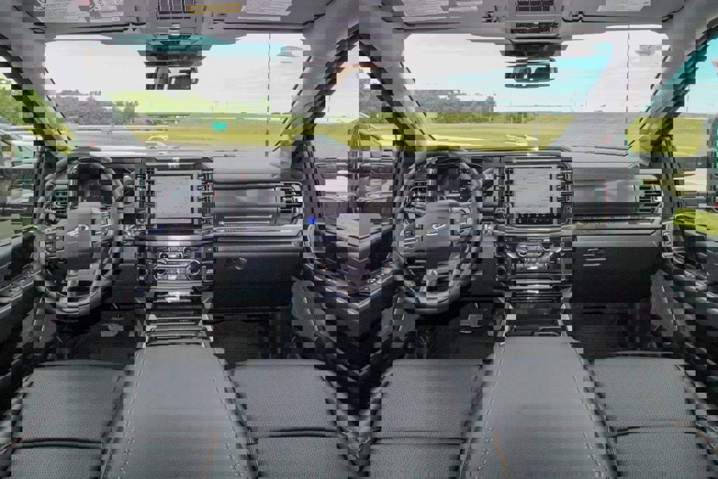 New 2025 Ford F250 Lariat w/ Lariat Ultimate Package image 18