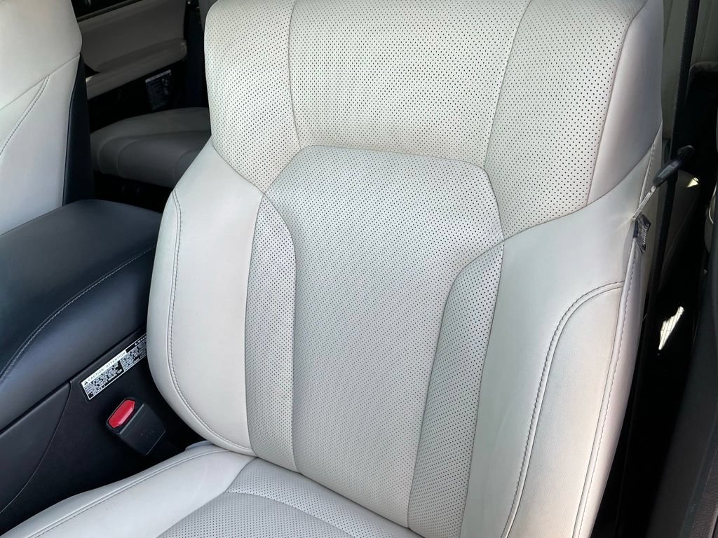 Used 2020 Lexus LX 570 4WD w/ Sport Package image 13