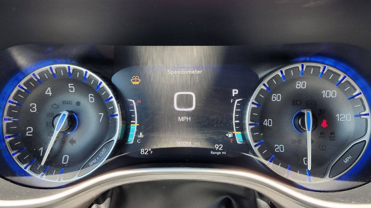 Used 2022 Chrysler Pacifica Touring-L FWD image 28