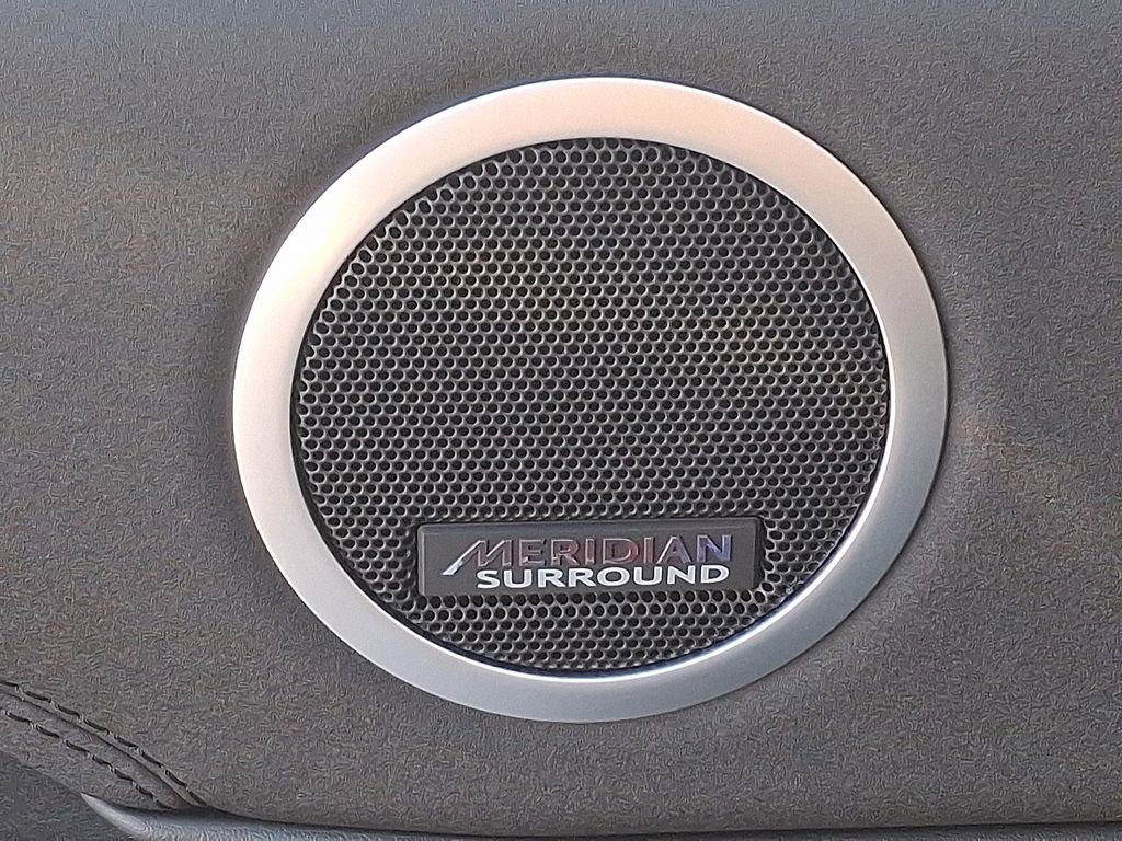 New 2025 Land Rover Discovery S image 19