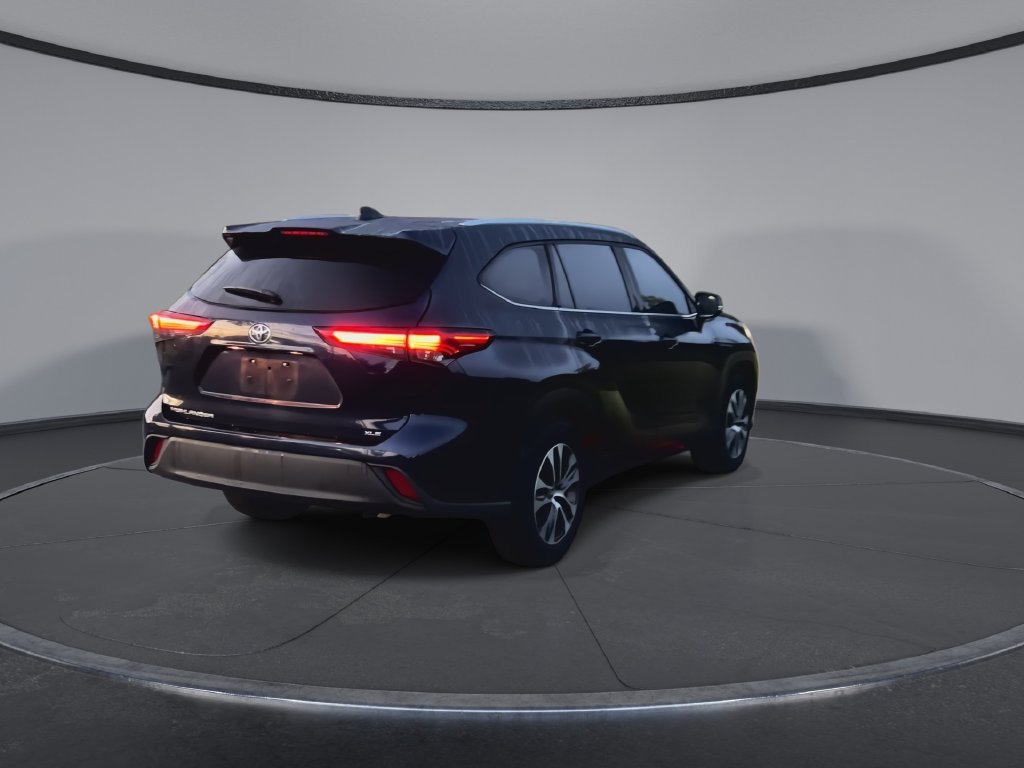Used 2021 Toyota Highlander XLE FWD image 8