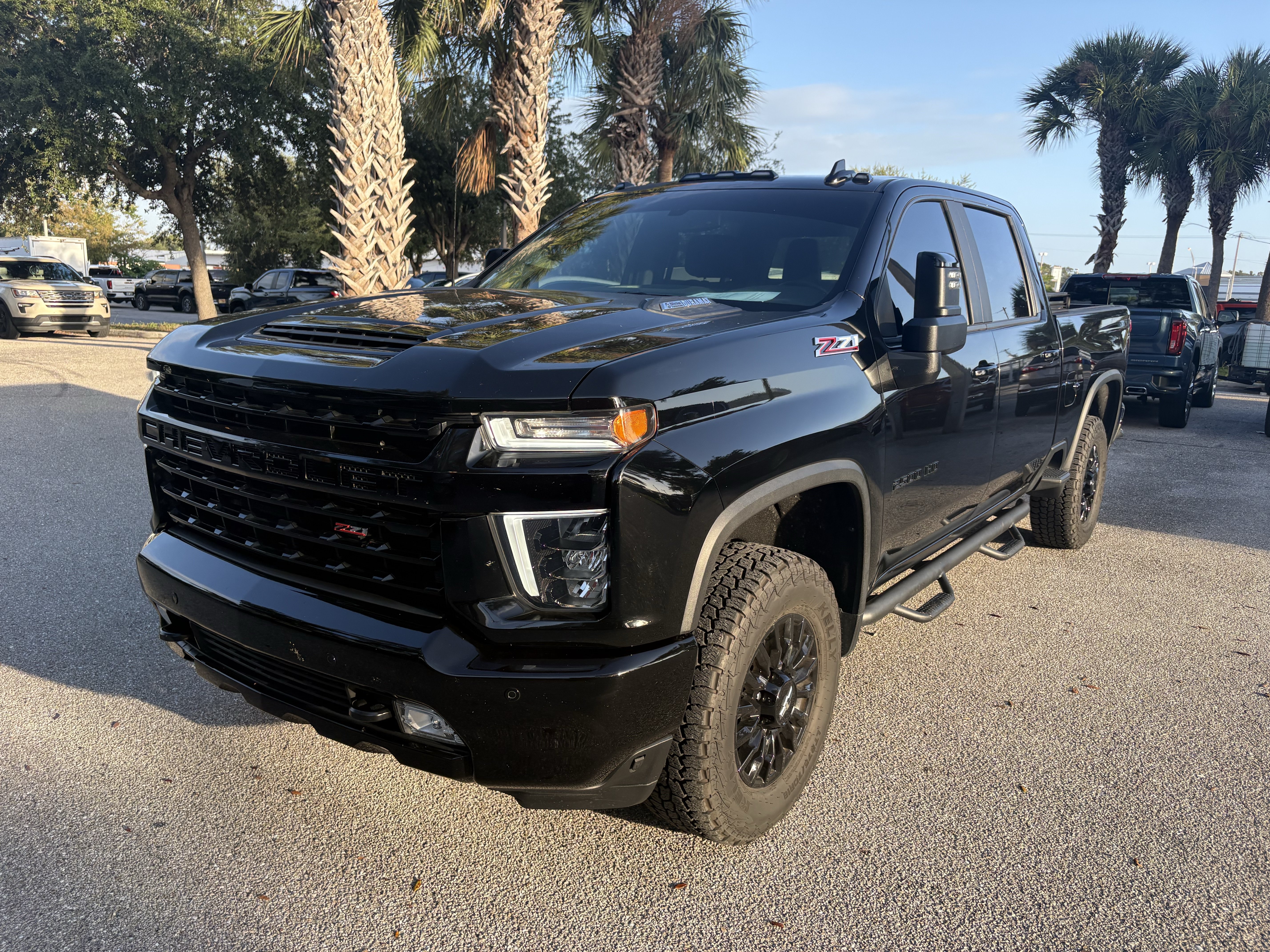 Used 2022 Chevrolet Silverado 2500 LTZ w/ LTZ Plus Package AWD/4WD image 2