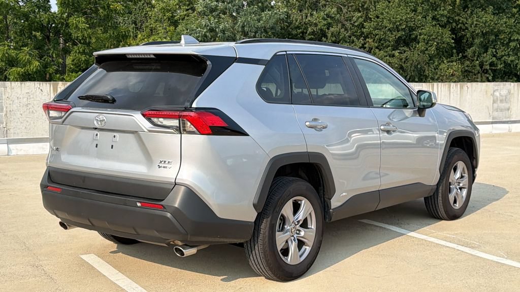 Used 2025 Toyota RAV4 XLE AWD/4WD image 4
