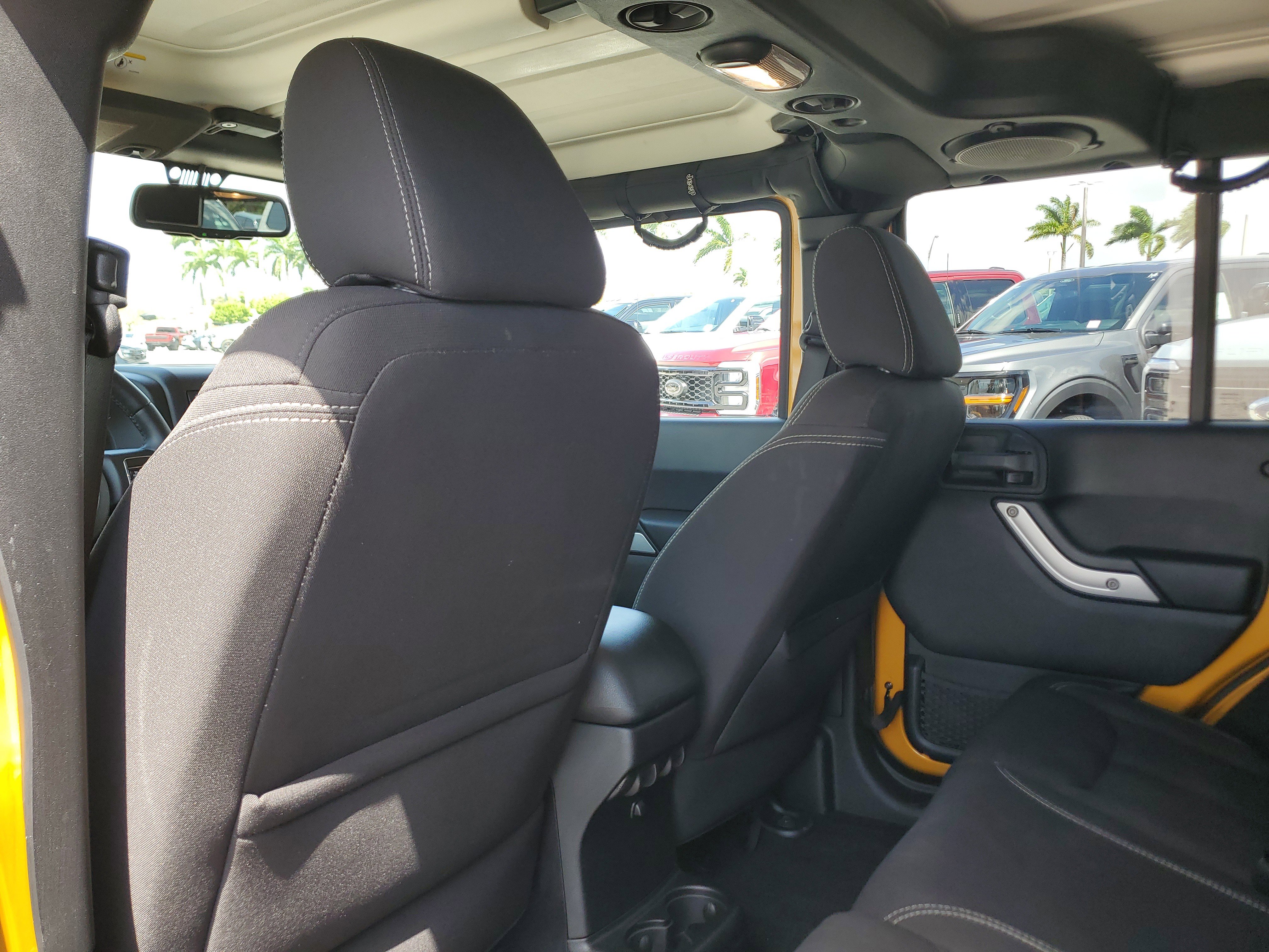 Used 2014 Jeep Wrangler Unlimited Sahara w/ Connectivity Group AWD/4WD image 12