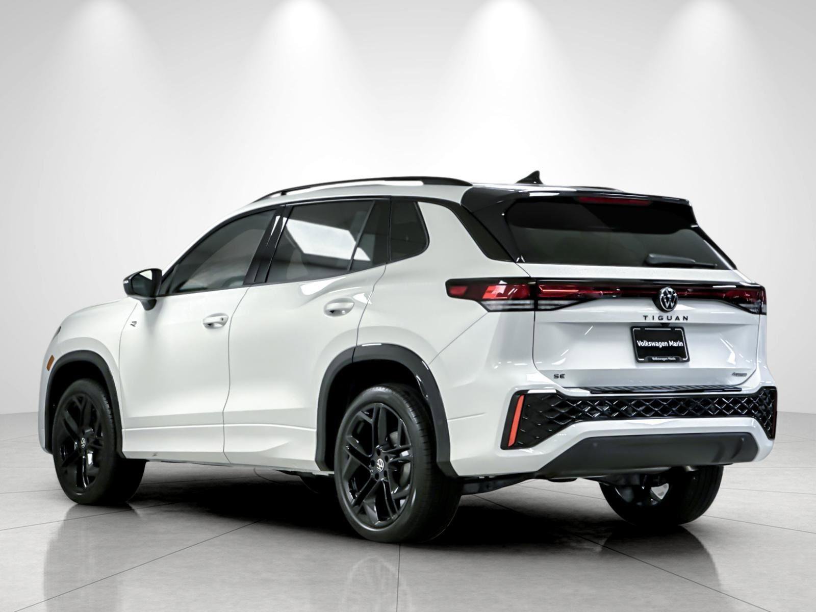 New 2026 Volkswagen Tiguan SE R-Line AWD/4WD image 3