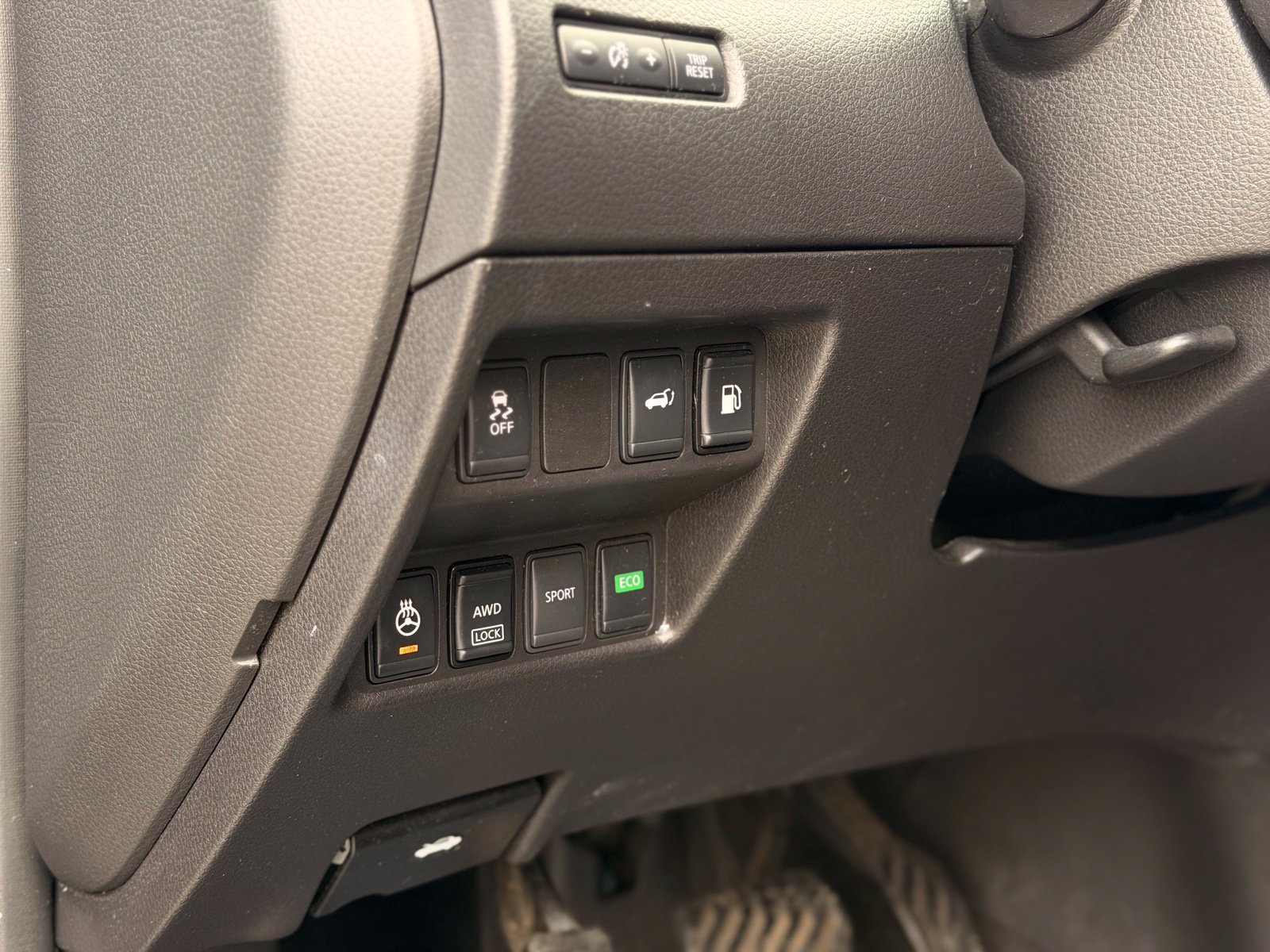 Used 2018 Nissan Rogue SV w/ Premium Package AWD/4WD image 19