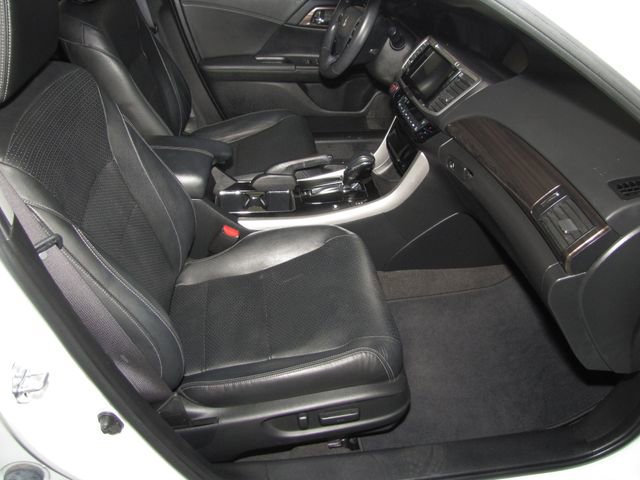 Certified 2017 Honda Accord EX-L image 21