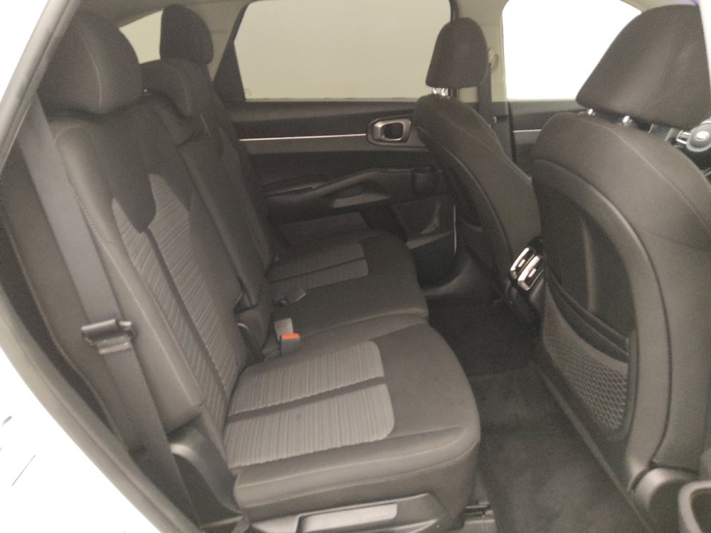 Used 2021 Kia Sorento LX AWD/4WD image 19