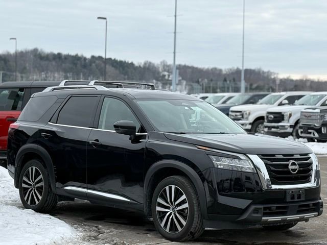 Used 2023 Nissan Pathfinder Platinum w/ Cargo Package image 40