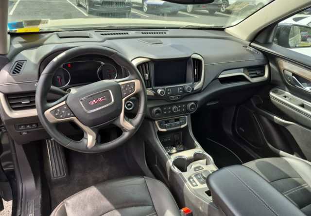 Used 2024 GMC Terrain Denali w/ Black Diamond Edition image 4