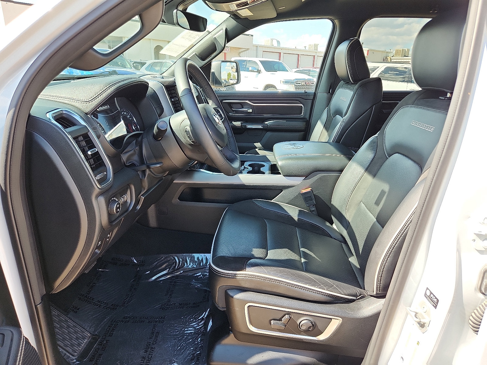 Used 2025 RAM 1500 Laramie AWD/4WD image 10