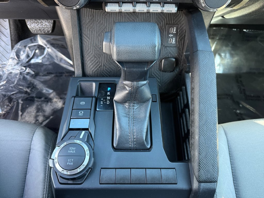 Used 2025 Toyota Tacoma SR5 AWD/4WD image 18