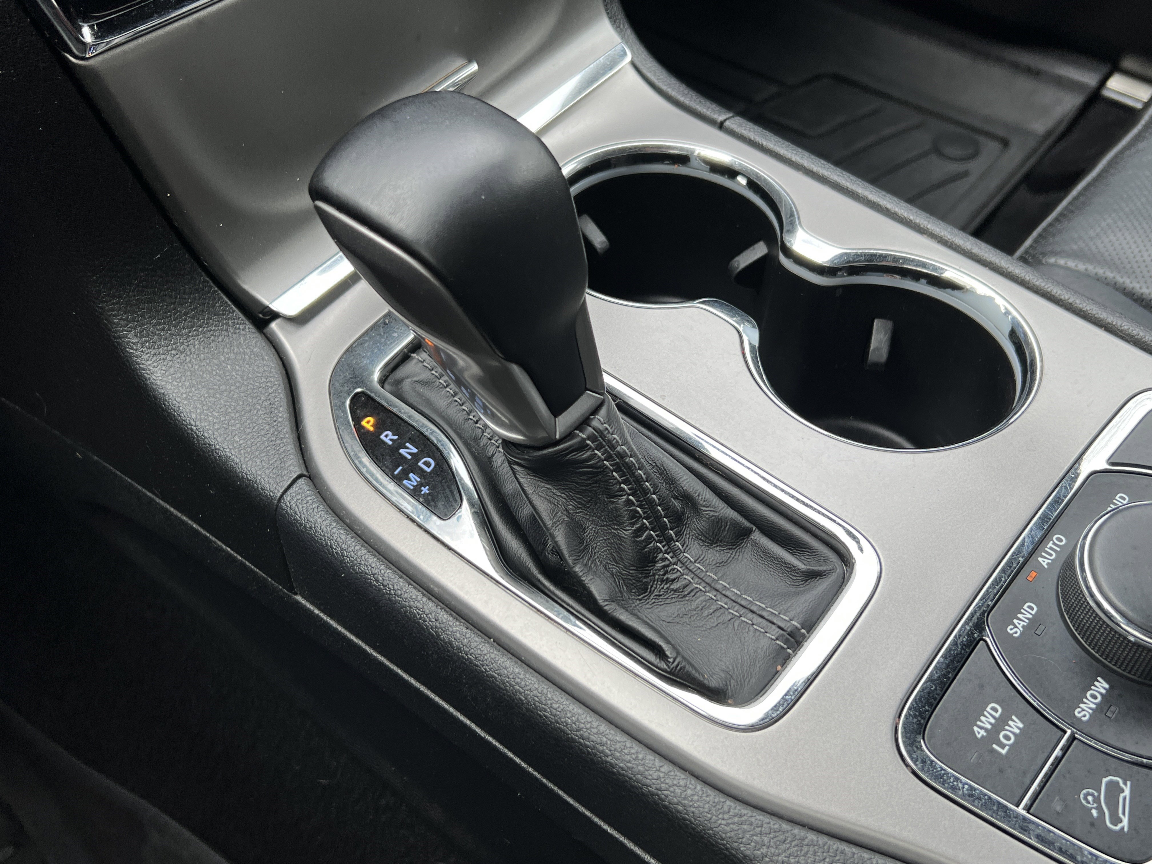 Used 2021 Jeep Grand Cherokee Overland AWD/4WD image 32