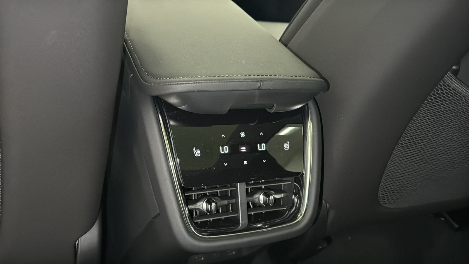 New 2026 Volvo EX90 Ultra AWD/4WD image 30