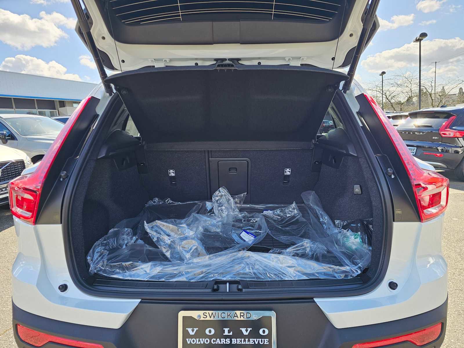 New 2026 Volvo XC40 B5 Plus w/ Protection Package Premier image 17