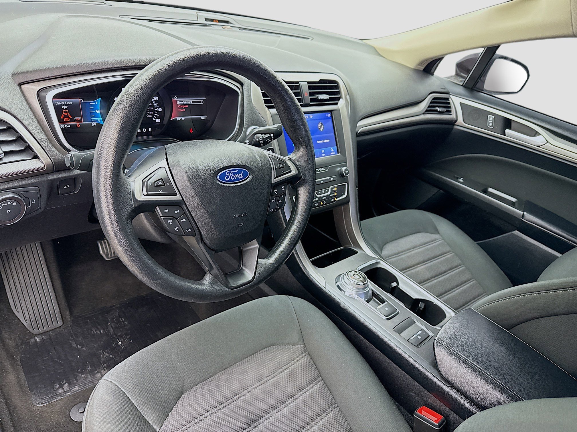 Used 2019 Ford Fusion SE FWD image 7