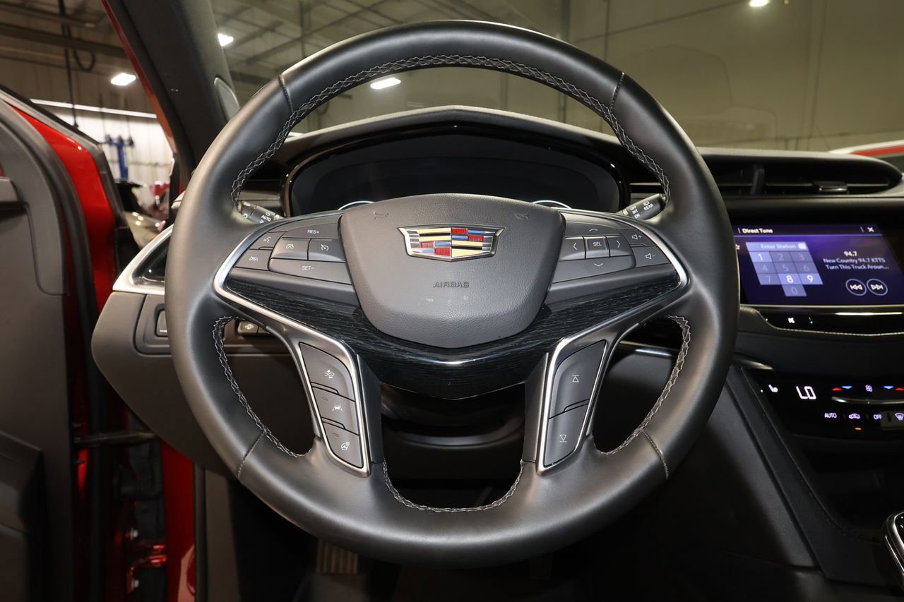 Used 2025 Cadillac XT5 Premium Luxury w/ Technology Package AWD/4WD image 10