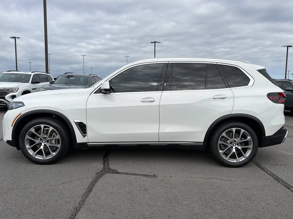 Used 2024 BMW X5 xDrive40i w/ Premium Package AWD/4WD image 2