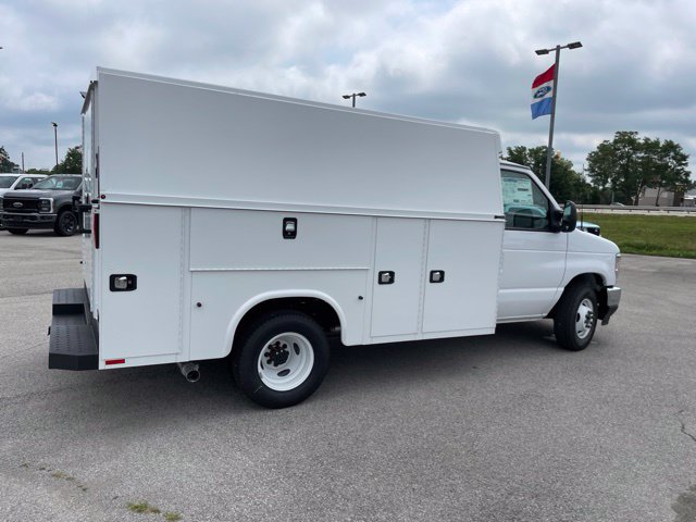 New 2027 Ford E-350 and Econoline 350 Super Duty w/ Power Equipment Group RWD image 12