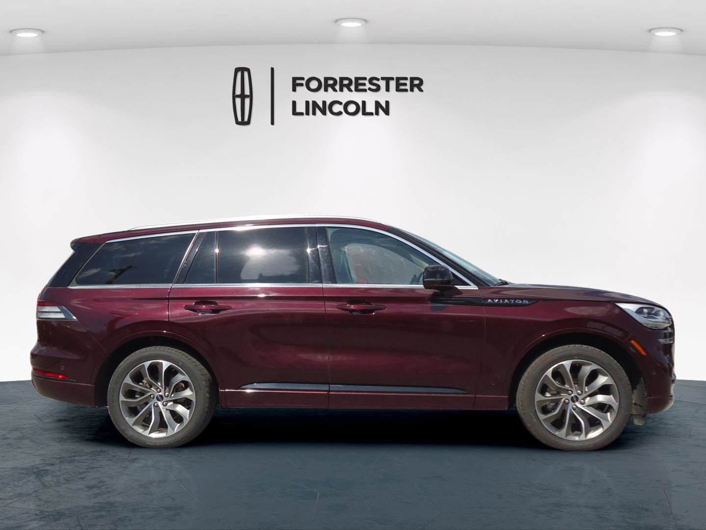 Used 2021 Lincoln Aviator Grand Touring w/ Equipment Group 301A image 2