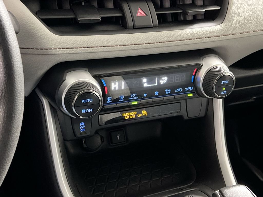 Used 2022 Toyota RAV4 XLE image 19