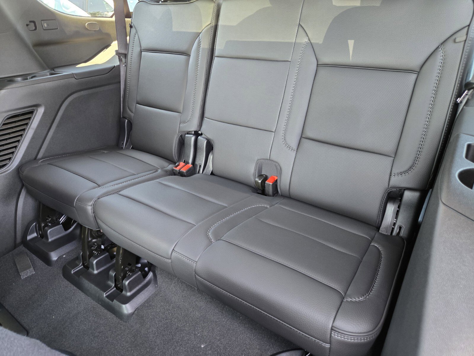 New 2025 GMC Yukon Denali w/ Sun & Power Step Package image 10